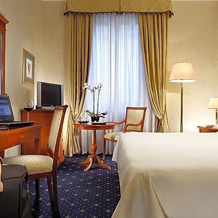 Empire Hotel